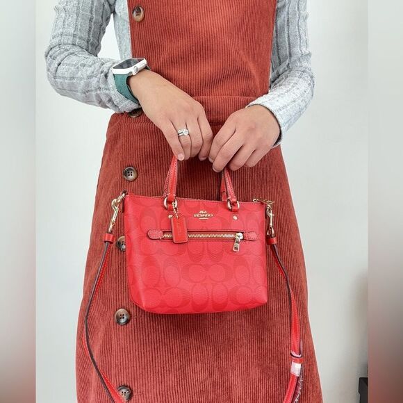 NWT Coach Mini Gallery Crossbody In Signature Canvas‎ - Picture 1 of 8